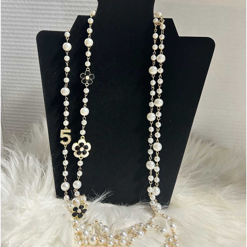 Stylish Pearl layer Necklace